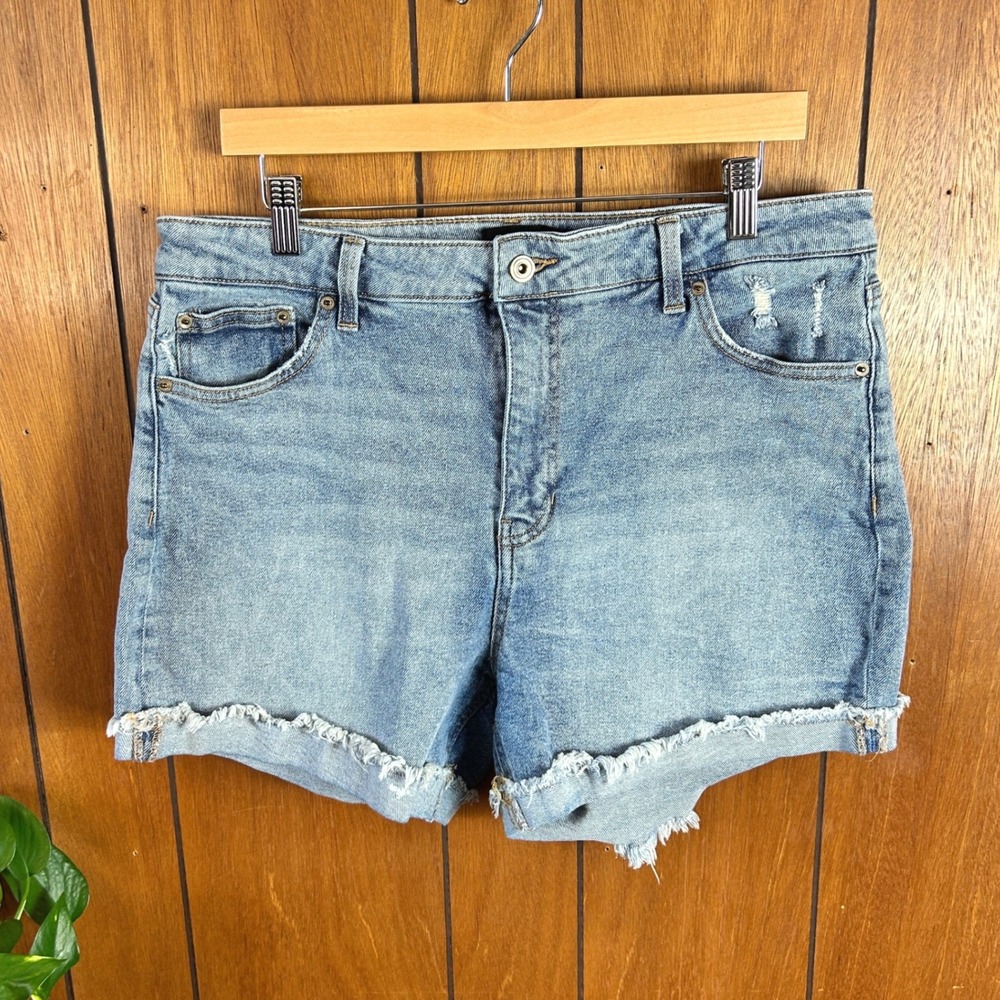BCBG Generation Womens Relaxed Boyfriend Denim Shorts Light Wash Size 13 31